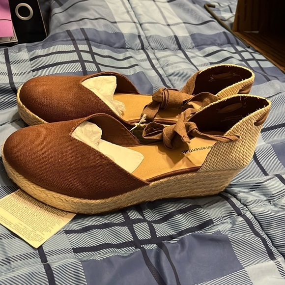 NWT Espadrille Canvas Wedges with Ankle Laces size 10 - Picture 2 of 8
